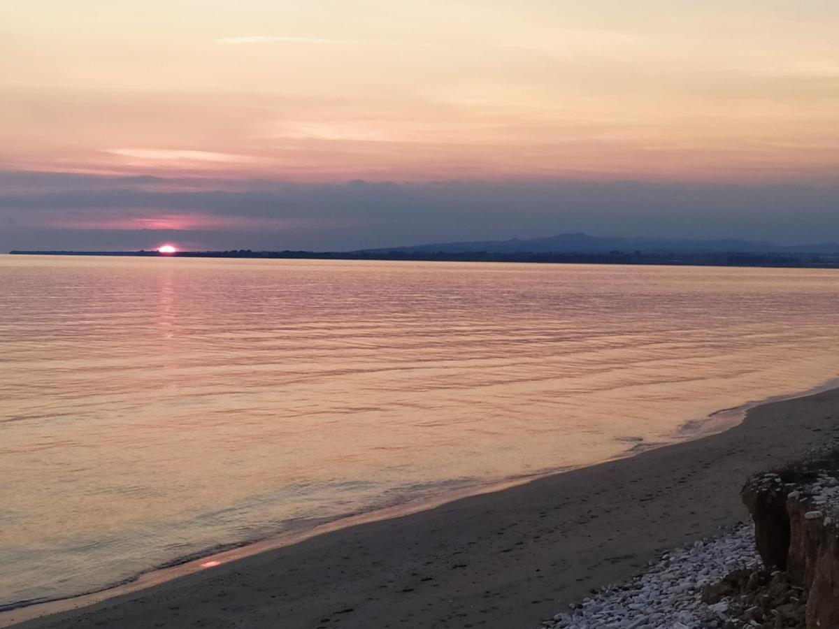 Cozy Beach House Перволия Экстерьер фото