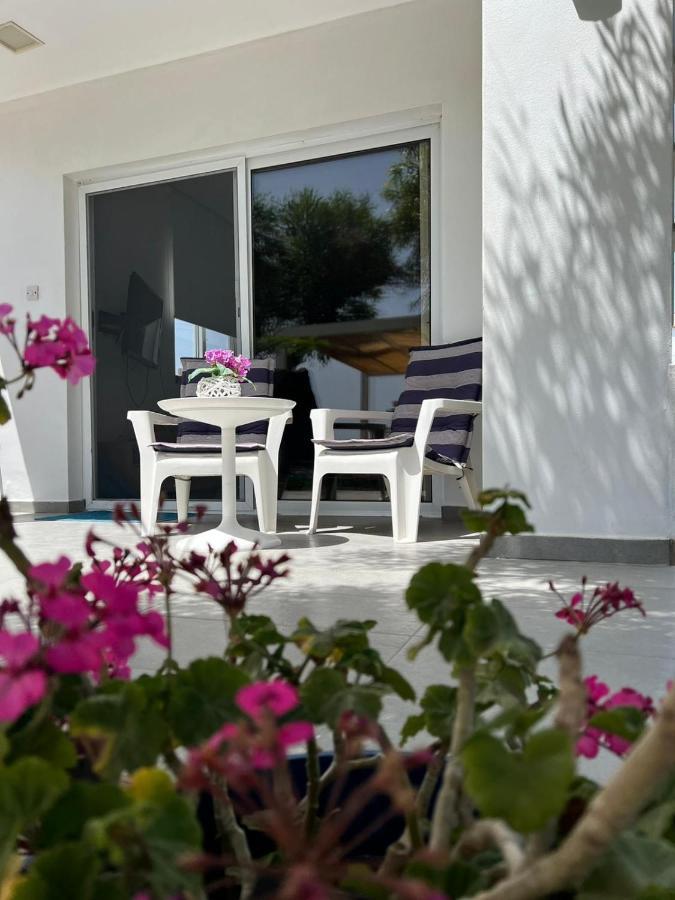 Cozy Beach House Перволия Экстерьер фото